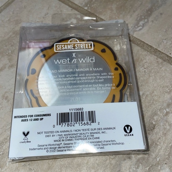 wet n wild Sesame Street Cookie Monster “Me want a Cookie” handheld face Mirror - Picture 4 of 4